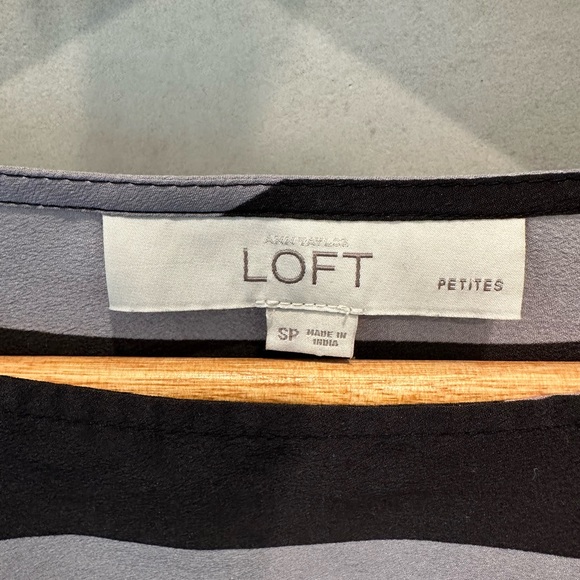 Ann Taylor LOFT Women’s Blouse- Small Petite- Black & Gray Striped- 3/4 Sleeve - Picture 2 of 3